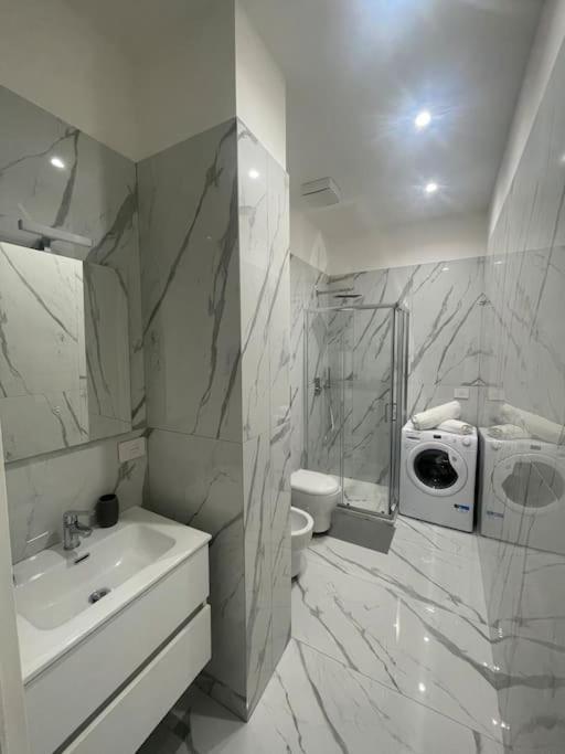 Chiaia Arcoleo House - Sofia Apartment Naples Luaran gambar