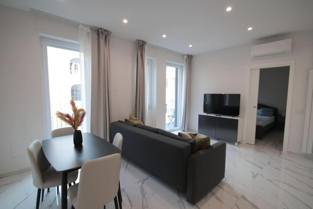 Chiaia Arcoleo House - Sofia Apartment Naples Luaran gambar
