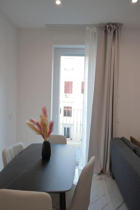 Chiaia Arcoleo House - Sofia Apartment Naples Luaran gambar